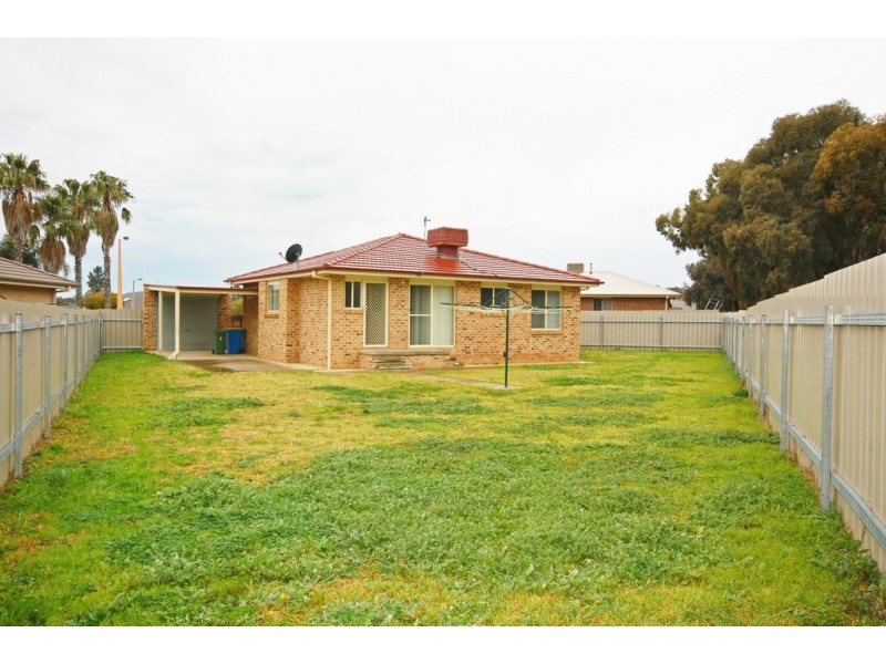 5 Boyd Place, Tolland NSW 2650