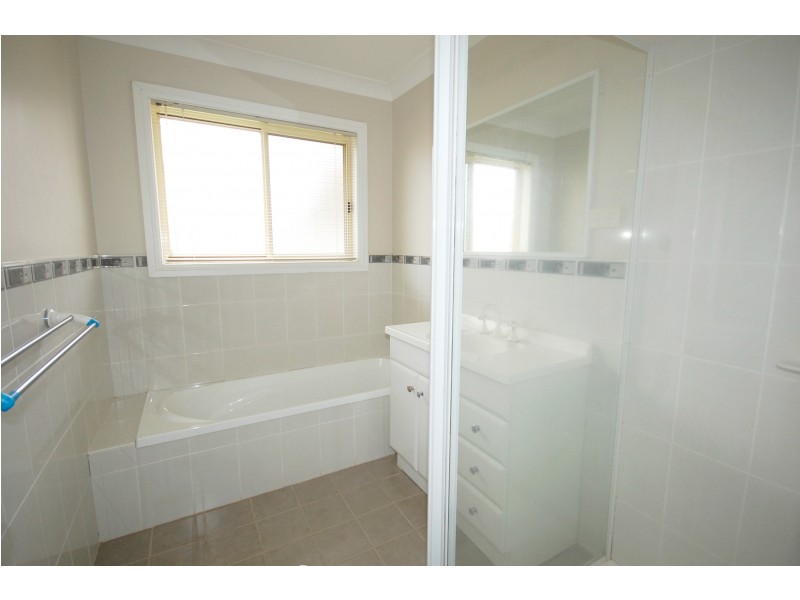 5 Boyd Place, Tolland NSW 2650