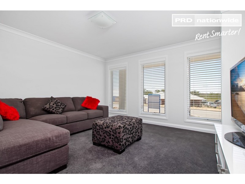 11 Tantoon Circuit, Forest Hill NSW 2651