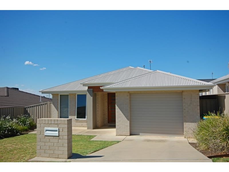 3 Tocal Street, Bourkelands NSW 2650