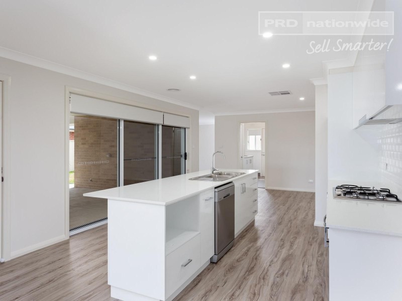 65 Barmedman Avenue, Gobbagombalin NSW 2650