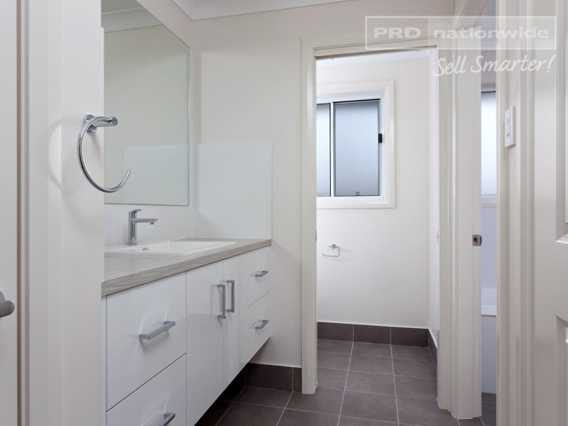 65 Barmedman Avenue, Gobbagombalin NSW 2650