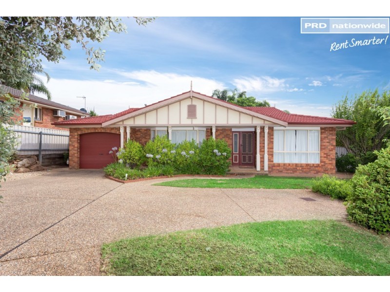 2/5 Minchin Place, Kooringal NSW 2650