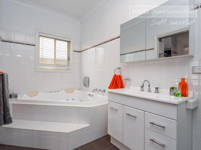 44 Bogong Crescent, Tatton NSW 2650