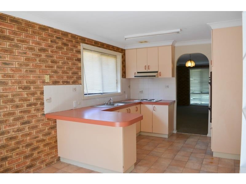 35 Warrambool Crescent, Glenfield Park NSW 2650