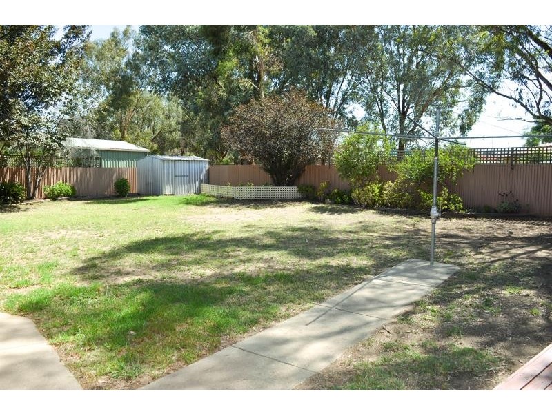 35 Warrambool Crescent, Glenfield Park NSW 2650