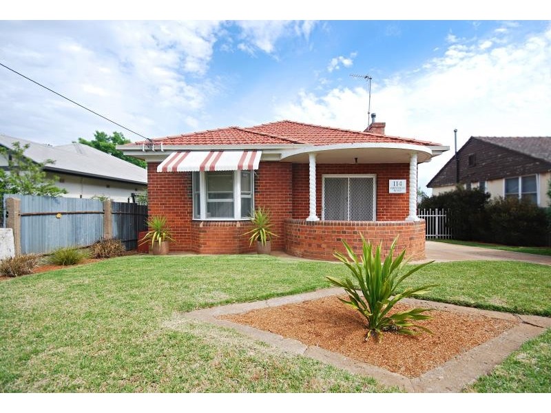 114 Fernleigh Road, Mount Austin NSW 2650