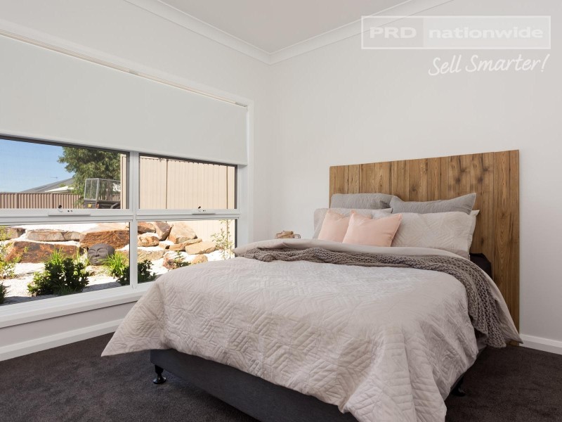 3 Breasley Crescent, Boorooma NSW 2650