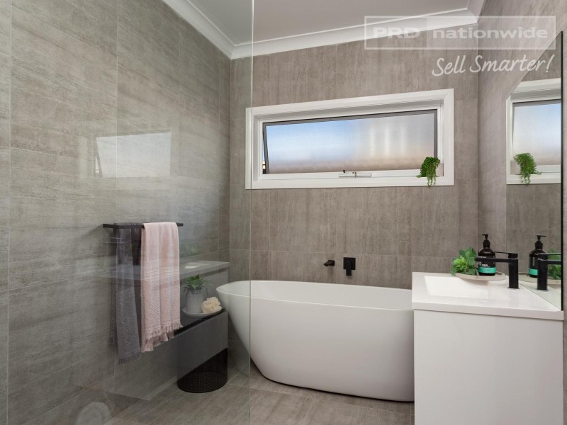 3 Breasley Crescent, Boorooma NSW 2650