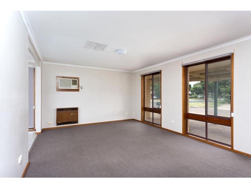 6 Gregory Crescent, Lake Albert NSW 2650