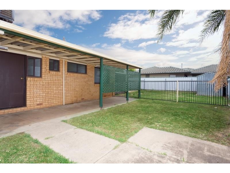 6 Gregory Crescent, Lake Albert NSW 2650