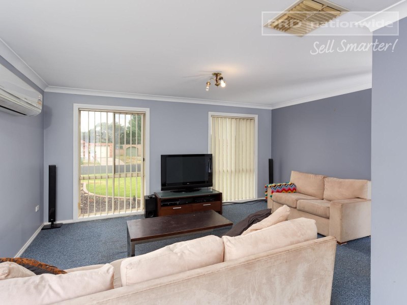 18 Balleroo Crescent, Glenfield Park NSW 2650