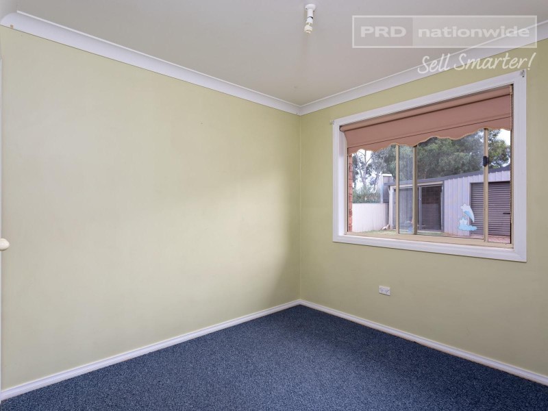 18 Balleroo Crescent, Glenfield Park NSW 2650