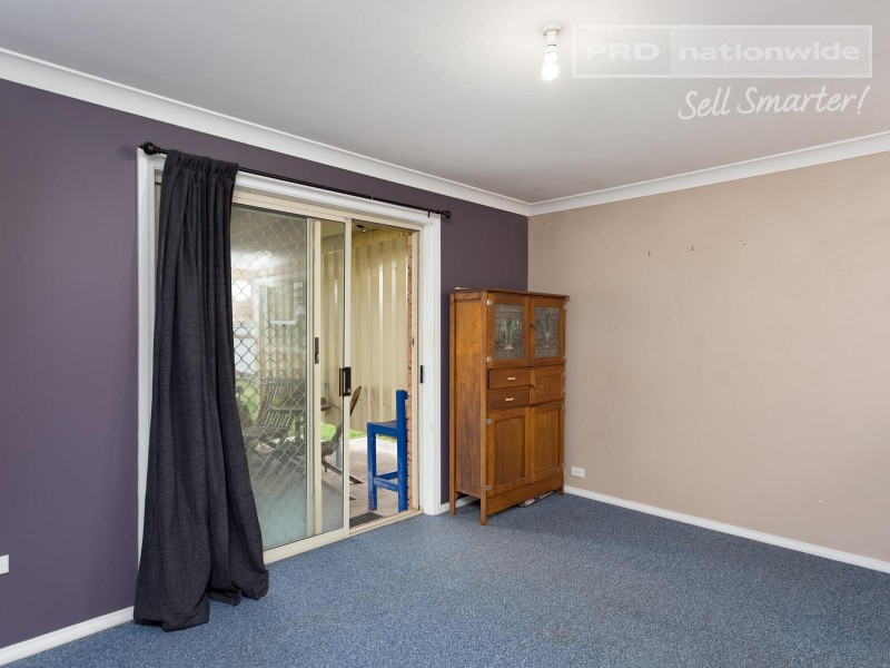 18 Balleroo Crescent, Glenfield Park NSW 2650