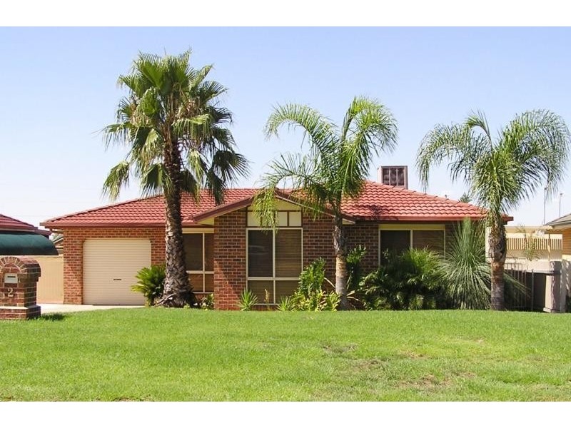 2 Kimba Drive, Glenfield Park NSW 2650