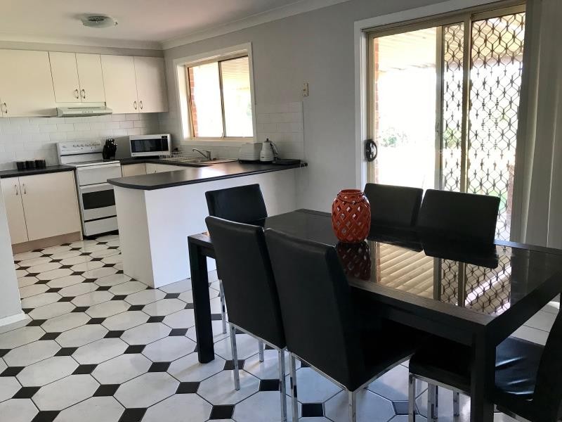 2 Kimba Drive, Glenfield Park NSW 2650