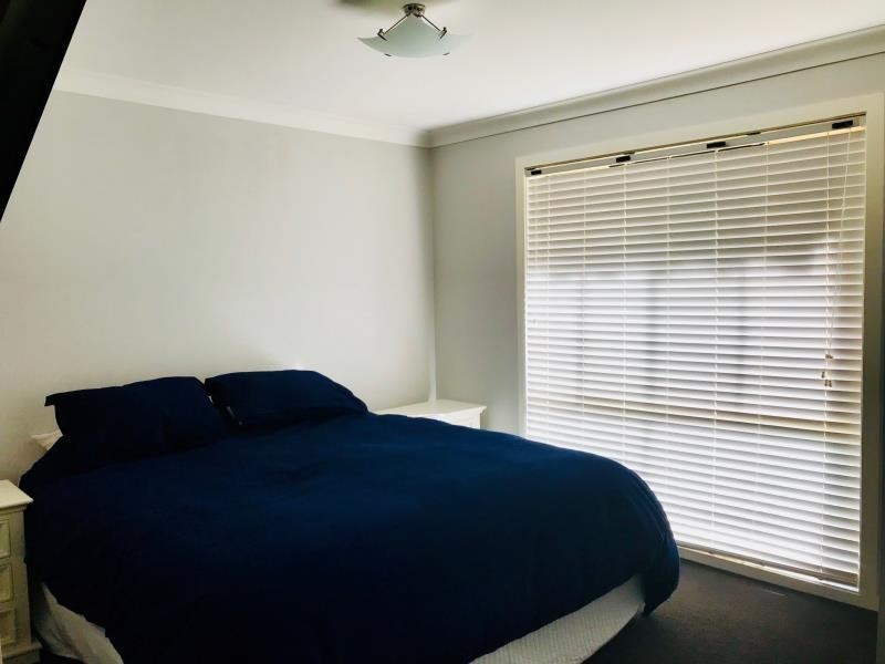 2 Kimba Drive, Glenfield Park NSW 2650