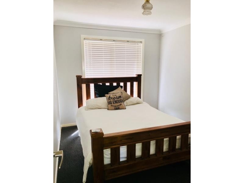 2 Kimba Drive, Glenfield Park NSW 2650