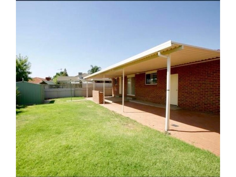 2 Kimba Drive, Glenfield Park NSW 2650