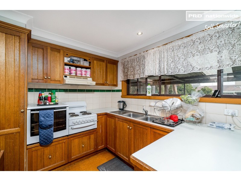 24 Truman Avenue, Tolland NSW 2650