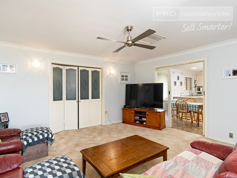 1 Jasmin Crescent, Lake Albert NSW 2650