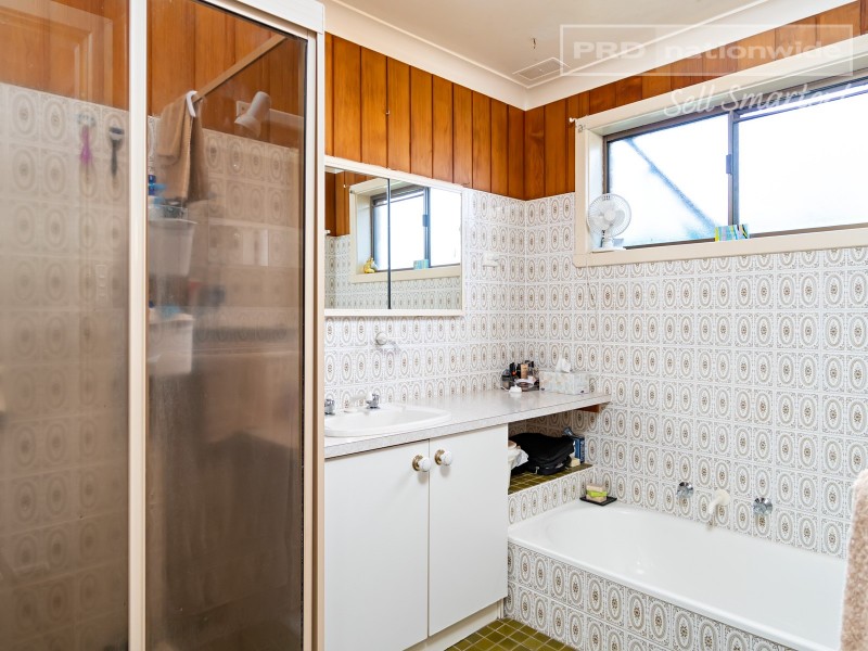 1 Jasmin Crescent, Lake Albert NSW 2650