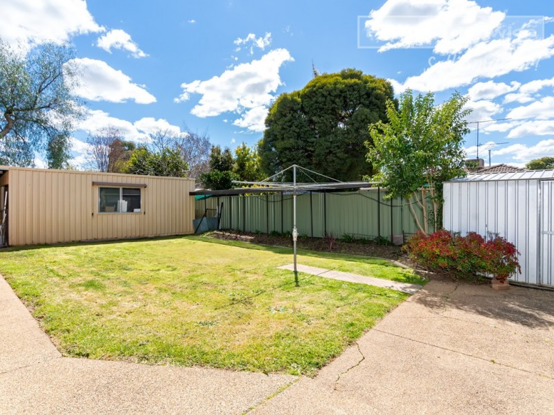 1 Jasmin Crescent, Lake Albert NSW 2650