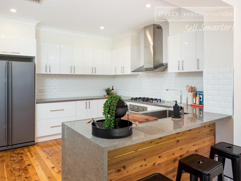 24 White Avenue, Kooringal NSW 2650