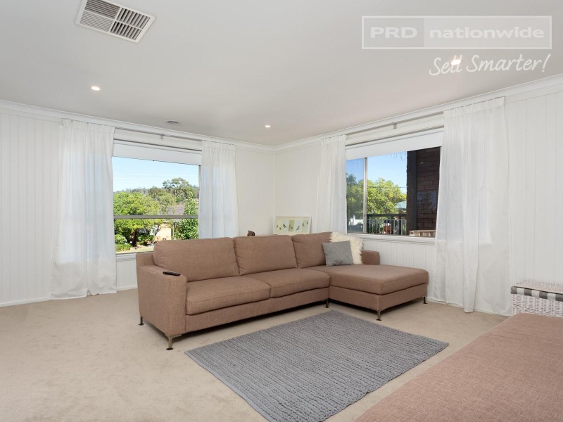 24 White Avenue, Kooringal NSW 2650