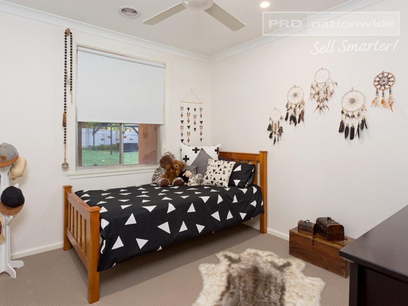 24 White Avenue, Kooringal NSW 2650