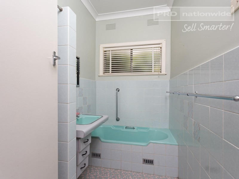 106B Macleay Street, Turvey Park NSW 2650