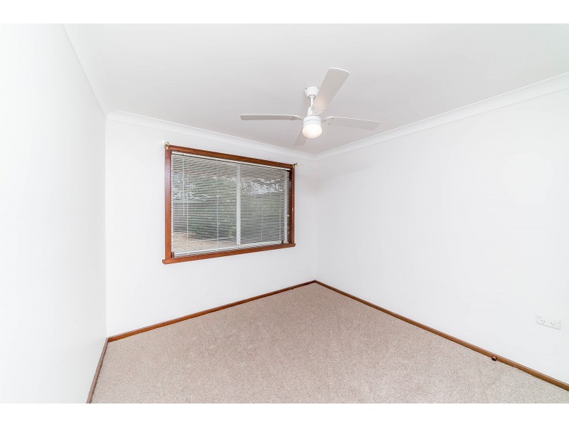 16 Pinaroo Drive, Glenfield Park NSW 2650