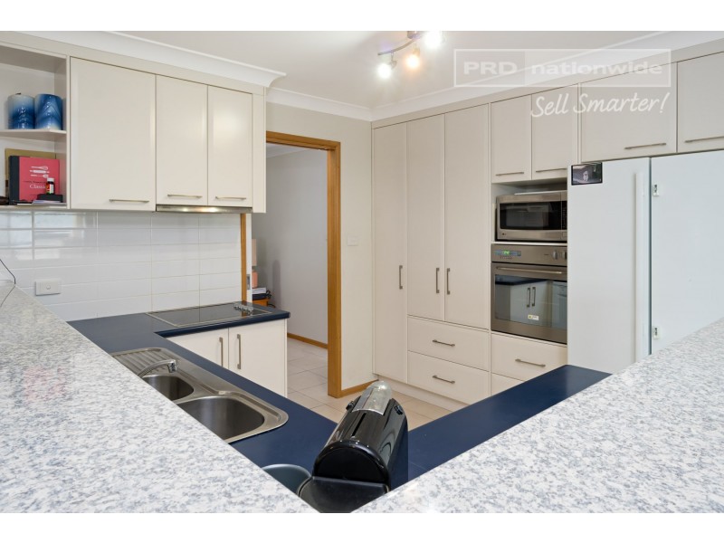 13 Dundale Crescent, Estella NSW 2650