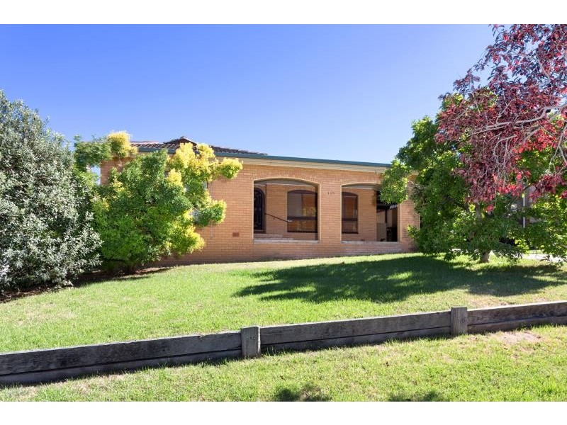 115 Simkin Crescent, Kooringal NSW 2650
