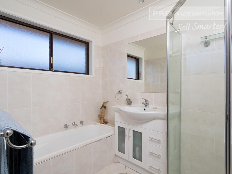 18 Ilex Street, Lake Albert NSW 2650