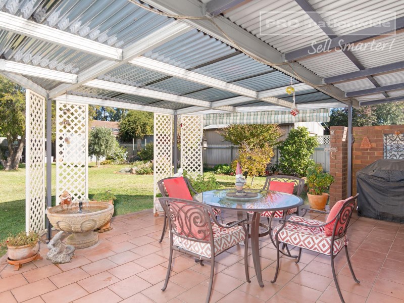 18 Ilex Street, Lake Albert NSW 2650