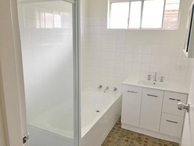 20 Geneva Crescent, Lake Albert NSW 2650