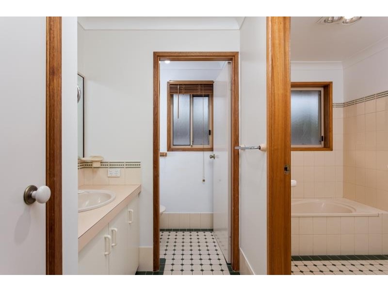131 Undurra Drive, Glenfield Park NSW 2650