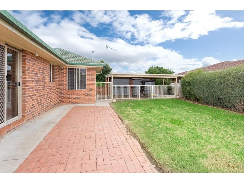 131 Undurra Drive, Glenfield Park NSW 2650
