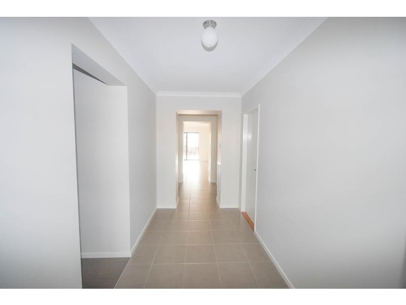 36 Flack Crescent, Boorooma NSW 2650