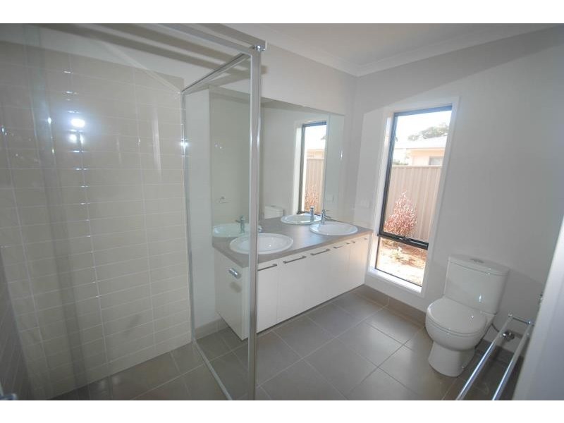 36 Flack Crescent, Boorooma NSW 2650