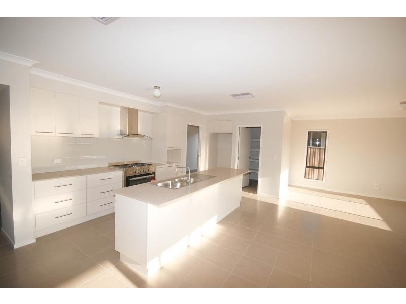 36 Flack Crescent, Boorooma NSW 2650