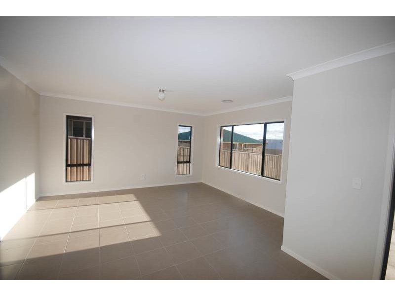 36 Flack Crescent, Boorooma NSW 2650