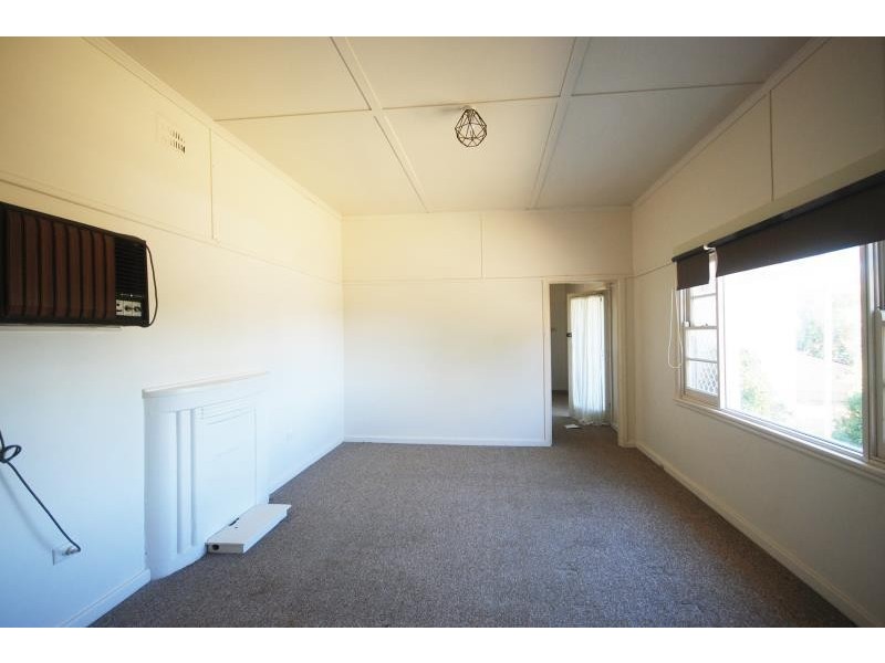 228 Lake Albert Road, Lake Albert NSW 2650