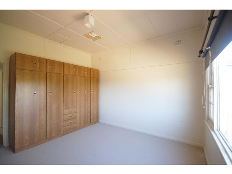 228 Lake Albert Road, Lake Albert NSW 2650