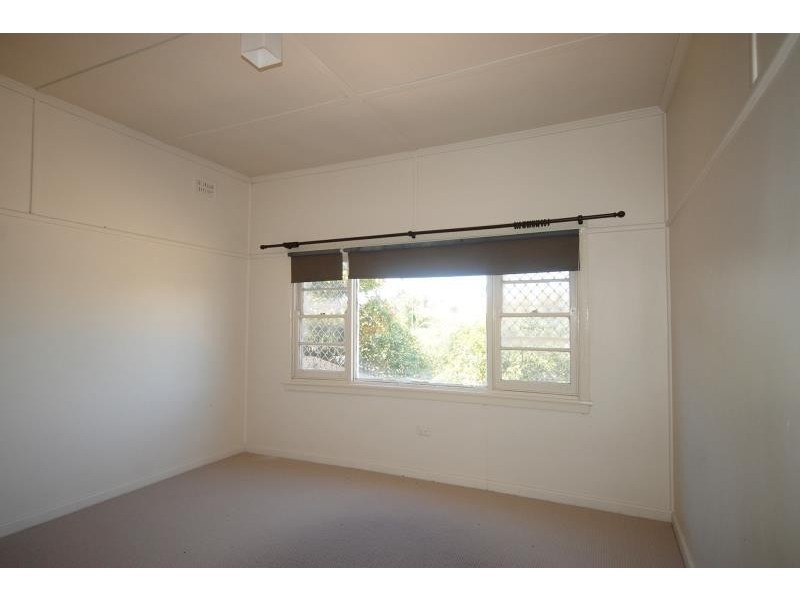 228 Lake Albert Road, Lake Albert NSW 2650