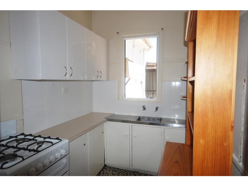 228 Lake Albert Road, Lake Albert NSW 2650