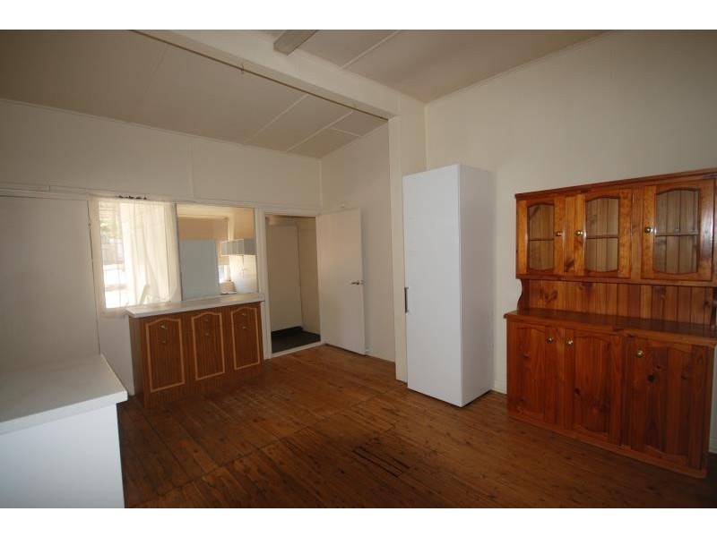 228 Lake Albert Road, Lake Albert NSW 2650