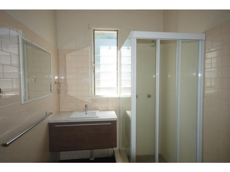 228 Lake Albert Road, Lake Albert NSW 2650