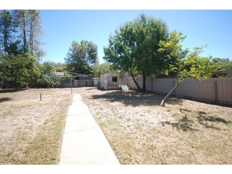 228 Lake Albert Road, Lake Albert NSW 2650